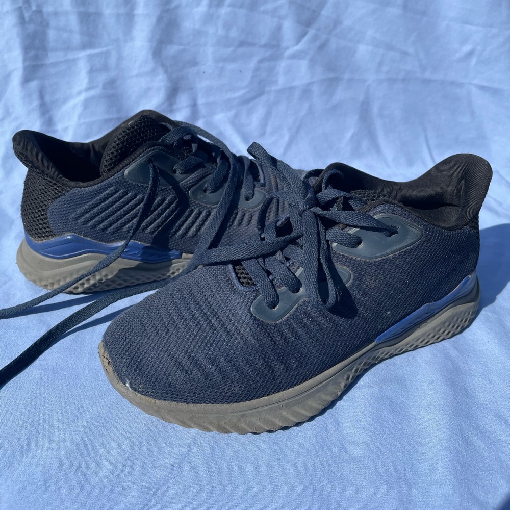 Champion brand tennis shoes